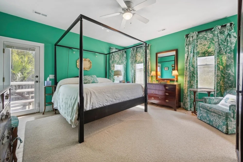 This Vibrant Family Home Features 8 Bedrooms, And 8 Bathrooms, Ocean And Creek Views Home by Peace Vacations