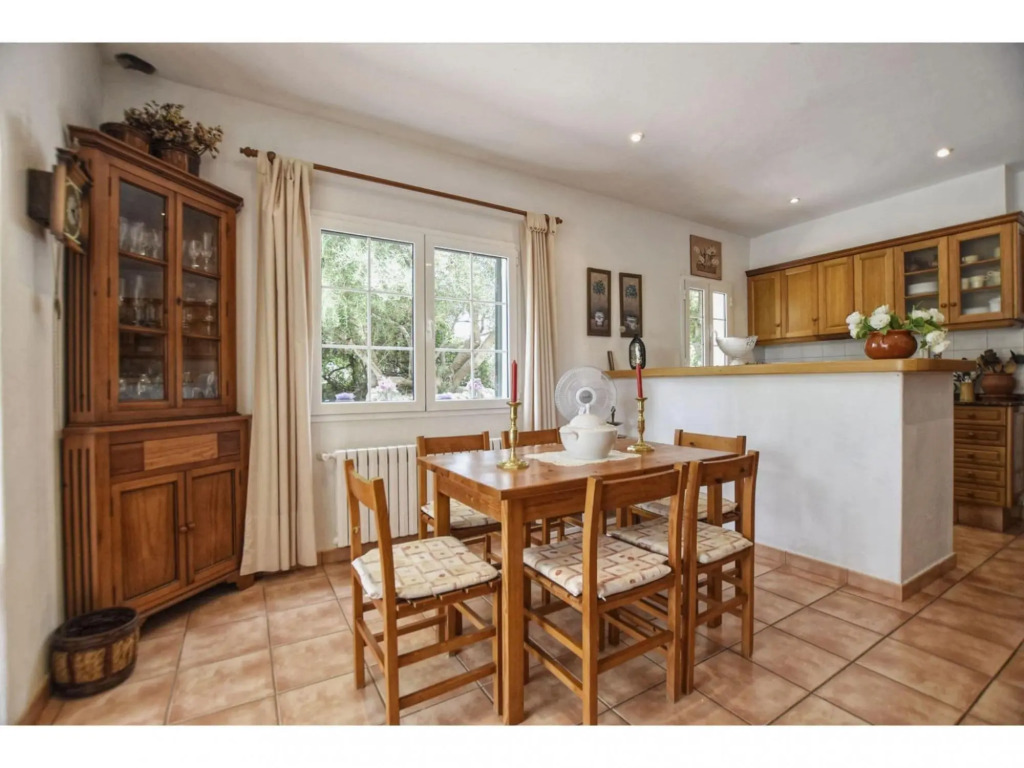 Villa with pool, garden and WIFI located 6 km from the sea in La Argentina
