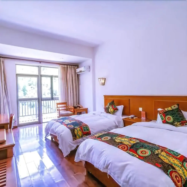 Yijie Holiday Chain Hotel