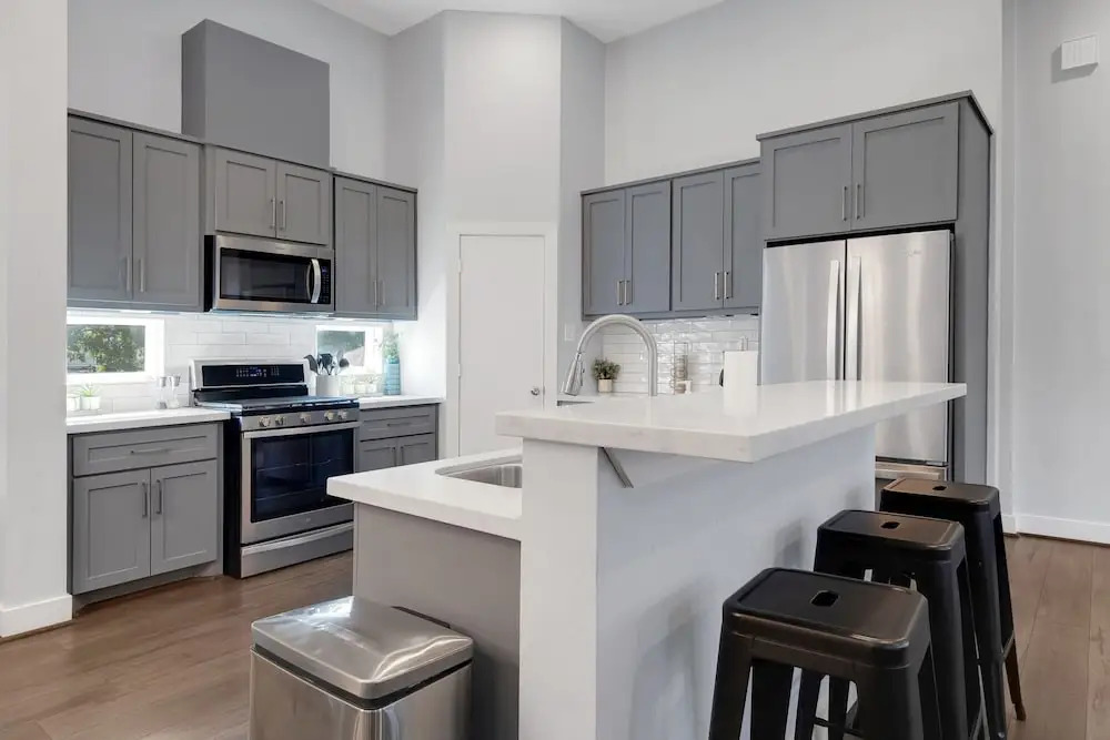 Sophisticated Urban Retreat With Skyline Views 3 Bedroom Home