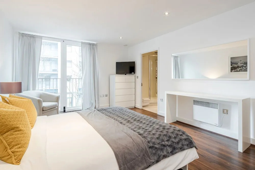Royal Docks Guesthouse by LUXHABITAT
