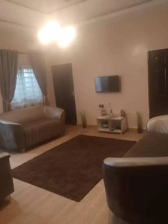 Claramojisola - Eunice Apartments