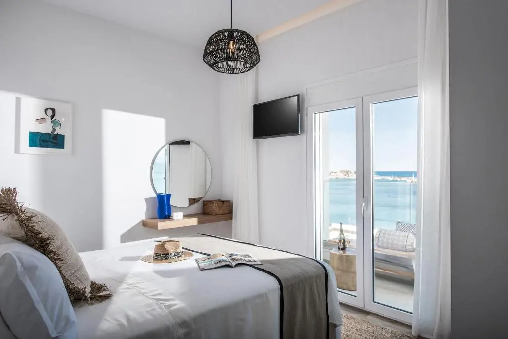 Khroma Luxury Suite 1 Beach front apartment