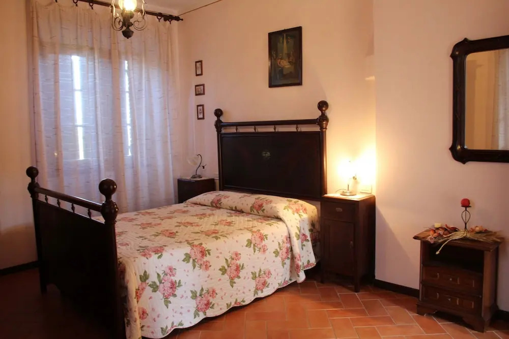 Beautiful Private Villa for 10 People with Private Pool, WIFI, TV, Pets Allowed and Parking