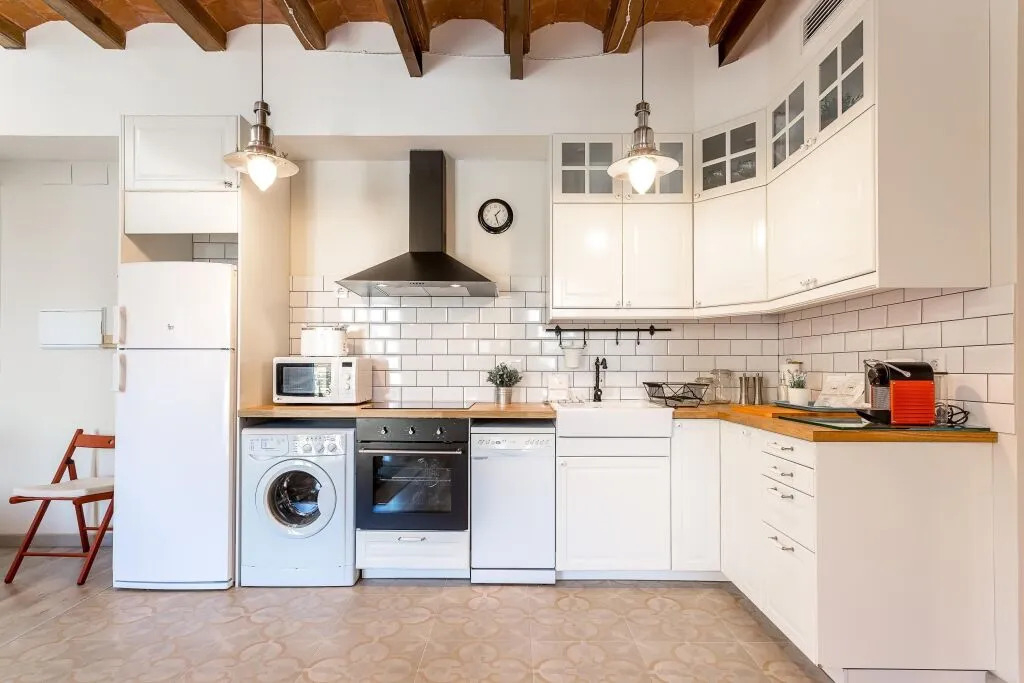1 BR Vintage Suite with Balcony - HOA 42158