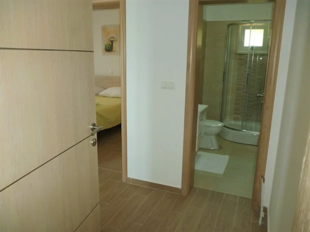 Apartments Jadranka-with the Seaview