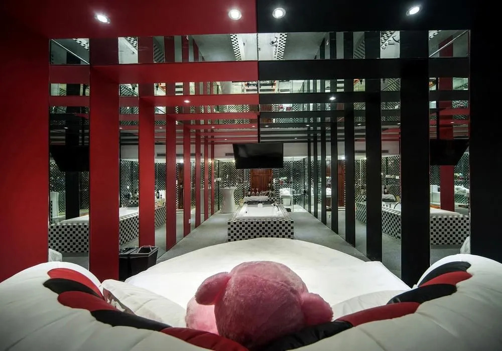 Wuhan Nine-Tailed Fox Art Hotel