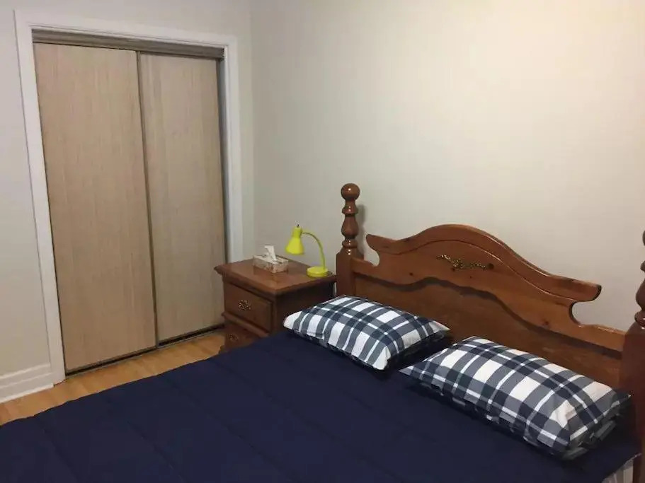 Private Rooms 5 min Finch West Subway - York University