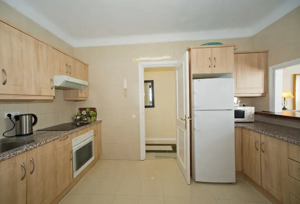Beachfron Puerto Banus, 2 bed apt Playas Del Duque, Free Wifiparking 3 Pools