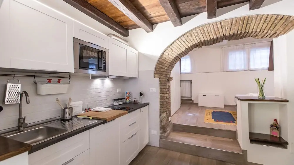 Rental In Rome Trastevere White Apartment