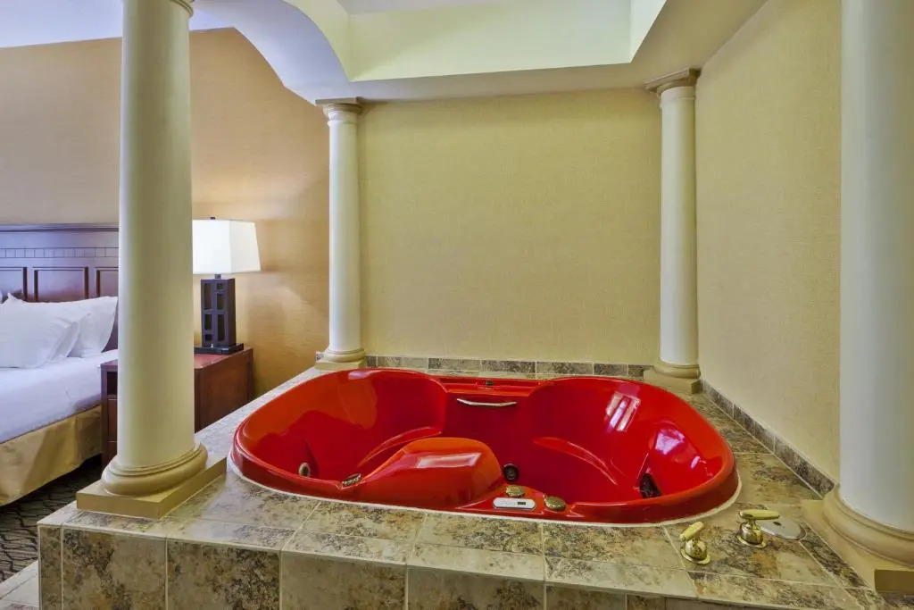 Holiday Inn Express Hotel & Suites - Belleville Area by IHG