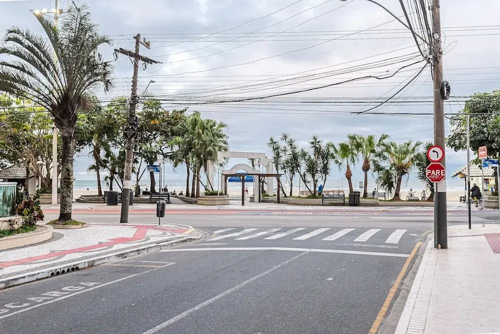 Sea View apt 130m From the Beach in BC Erg605