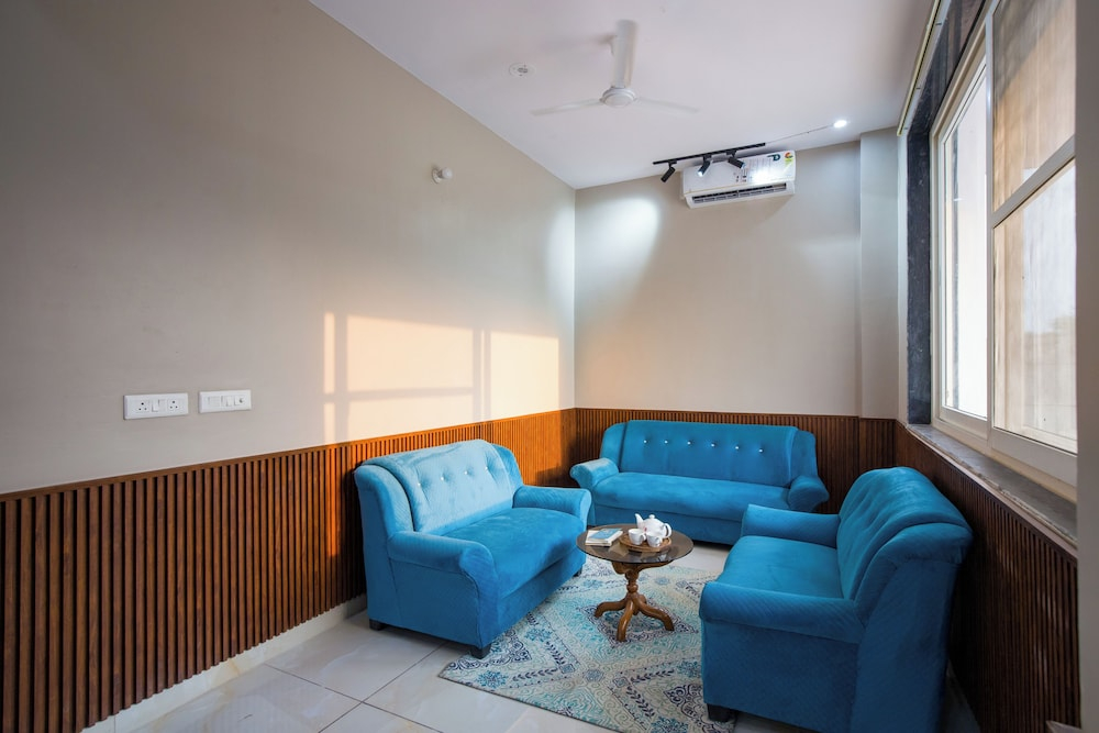 ELIVAAS 3 BHK Amber Villa With Pvt Pool
