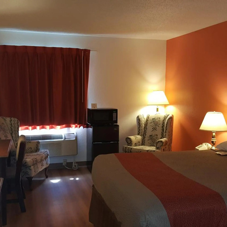 Motel 6 Saukville, WI