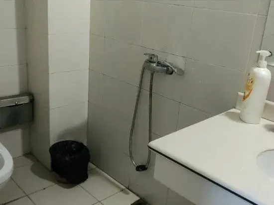 Yueqing Huarong Hotel