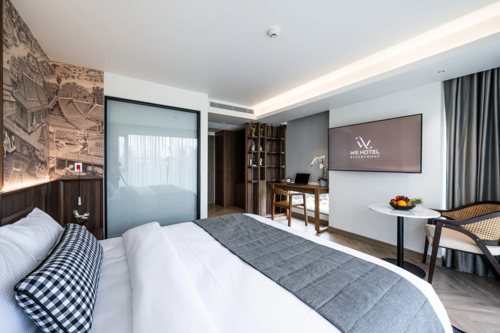 WE HOTEL RIVERFRONT