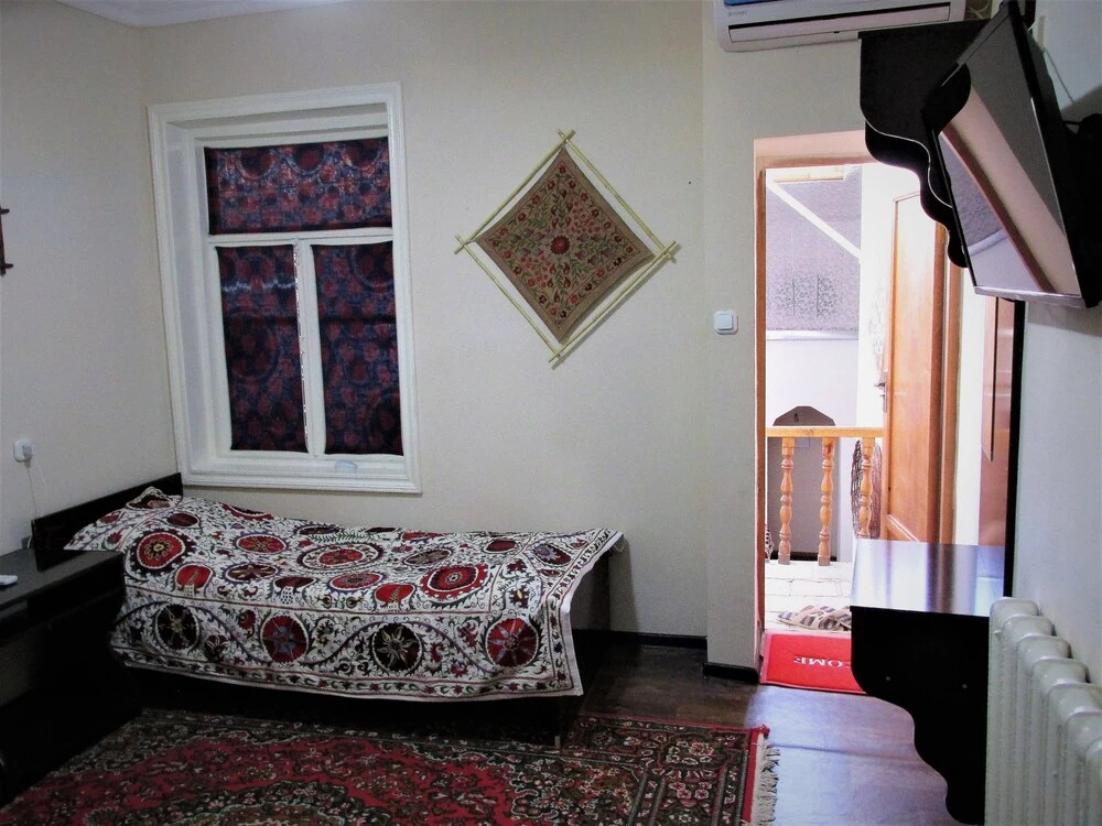 AL-BUKHARI Boutique Hostel