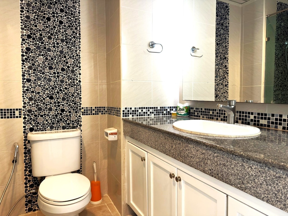 Sea View Studio - Jomtien Beachfront - View Talay 8