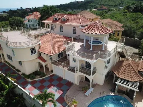 Pinnacle View Estate Tiana Villa