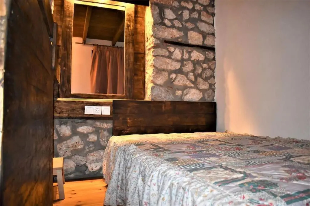 Μικρή Πέτρινη Μεζονέτα 2