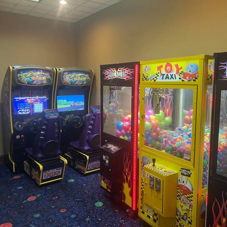 Free Shuttle 2 Queen Disney Area