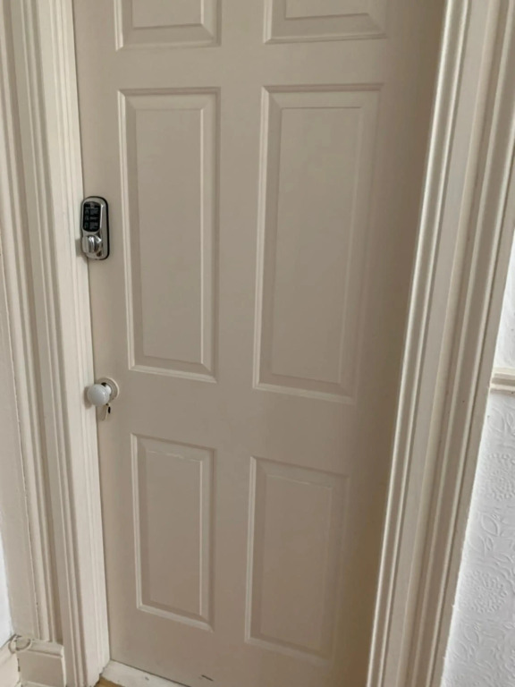 Upstairs Studio - Private kitchenette and Small en-suite