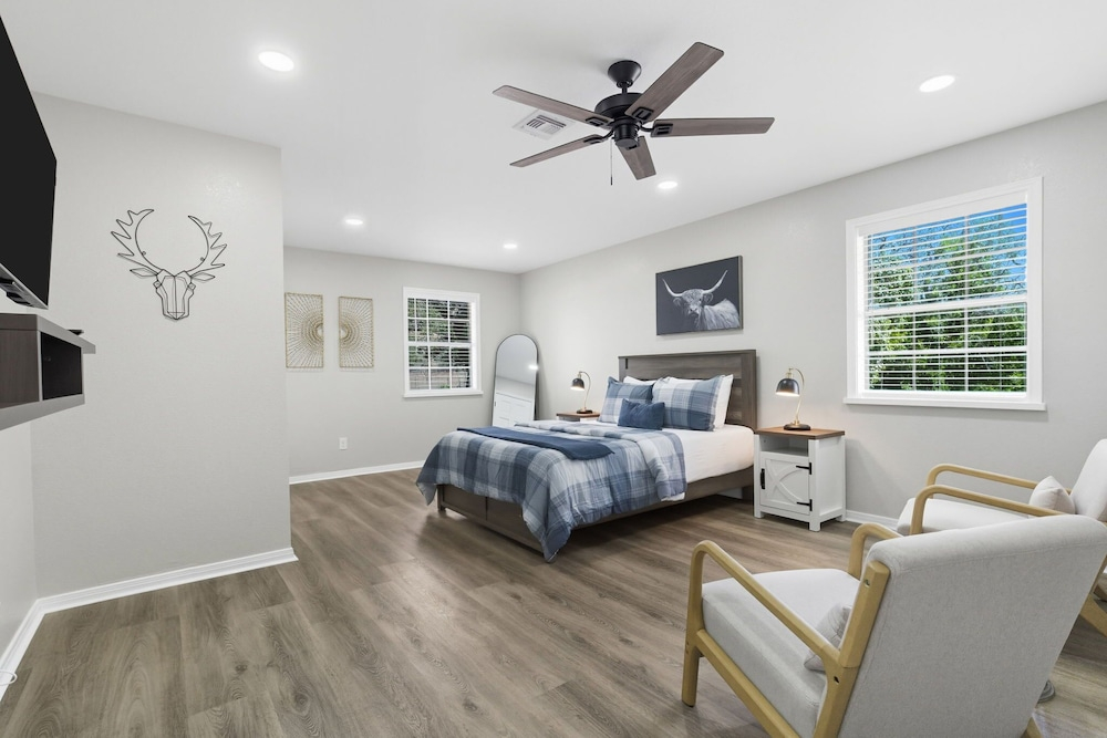 Rivers Oaks-the Ranch House Pool & Hot-tub!