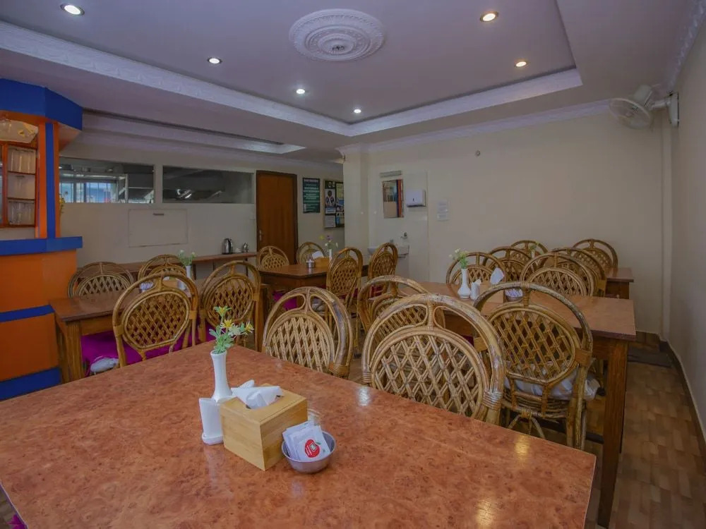 OYO 11454 Hotel Garuda Inn
