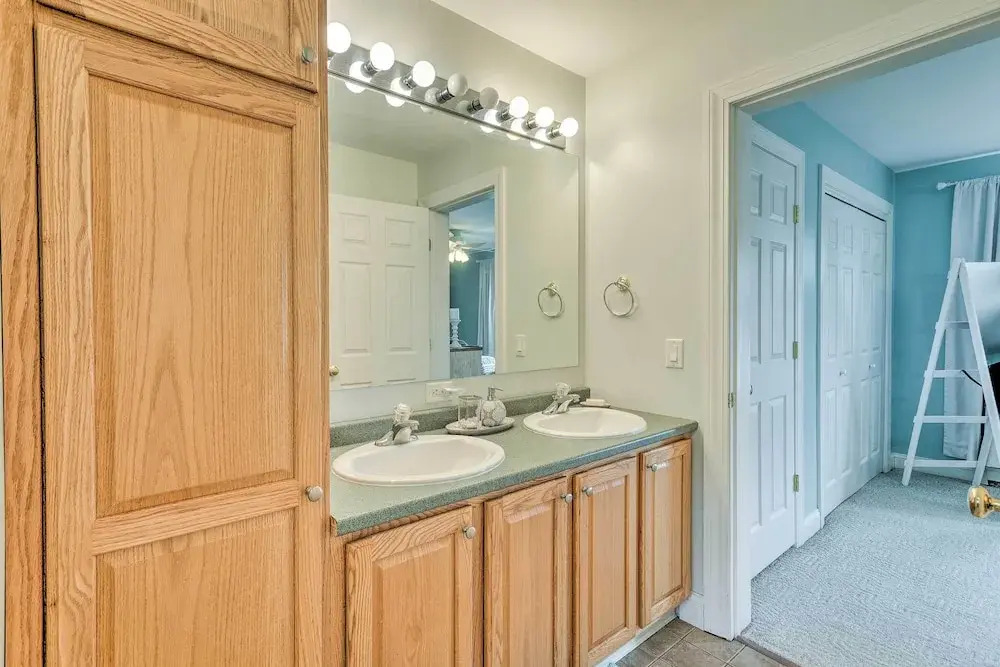 South Kingstown Vacation Rental: 2 Mi to Beach!