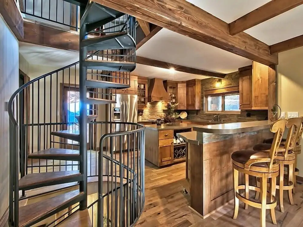 3877 Crest Drive