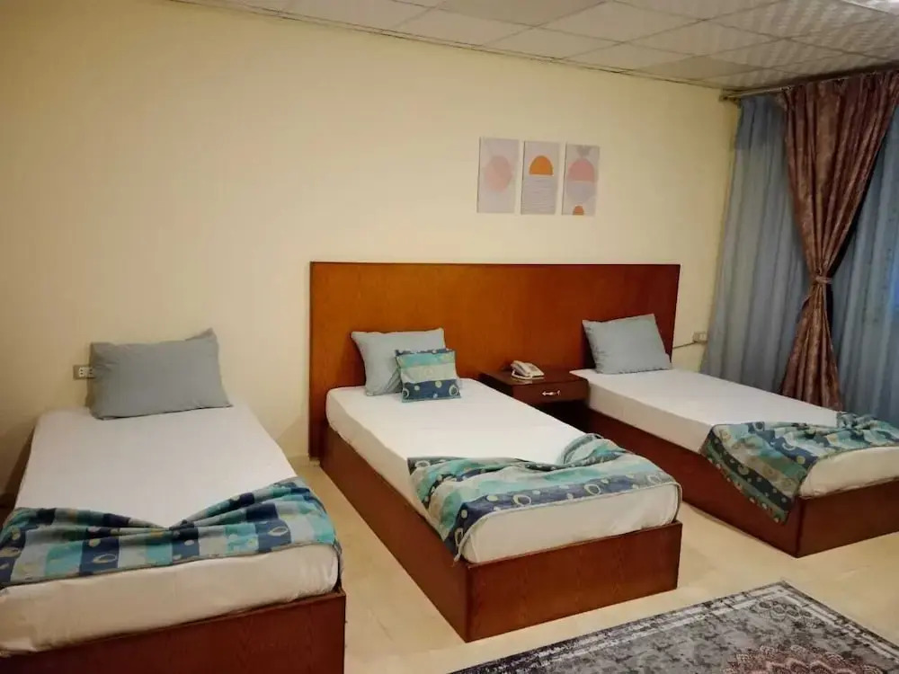 Verssailles Pyramids Hotel