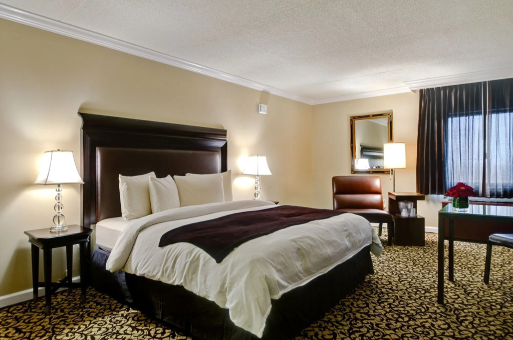 Bella Vista Hotel & Suites
