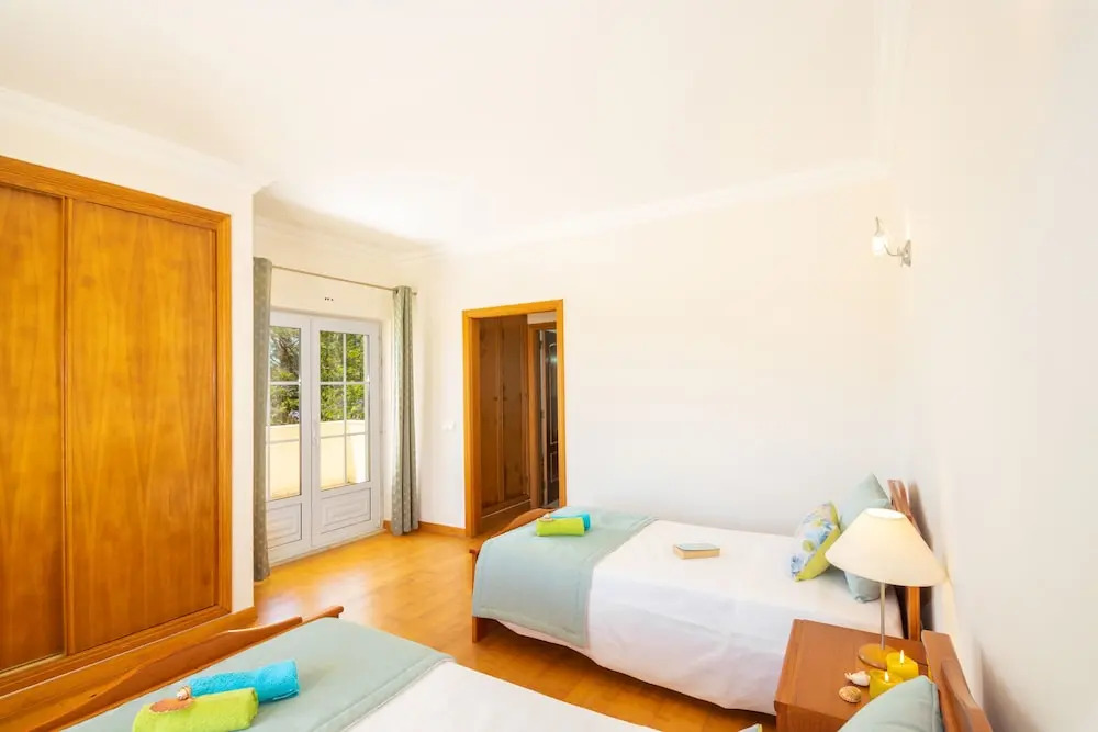 Villa Casa Castelo - Refúgio com piscina aquecível e BBQ na Galé, Albufeira