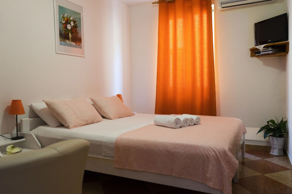Apartments and Rooms Katija & Egon