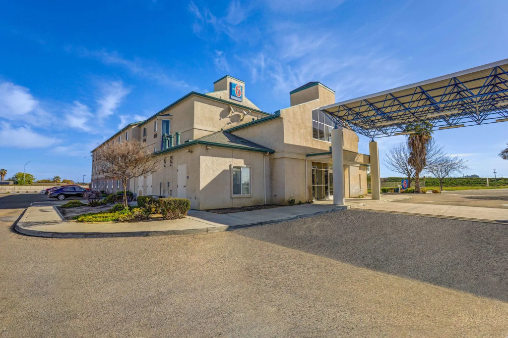 Howard Johnson by Wyndham Lemoore