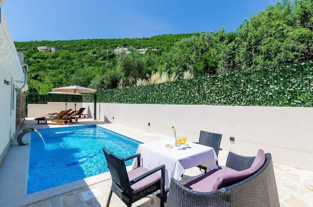 Villa Tranquility Nest Beniva - Three-bedroom Villa With Swimming Pool and Partial Sea View