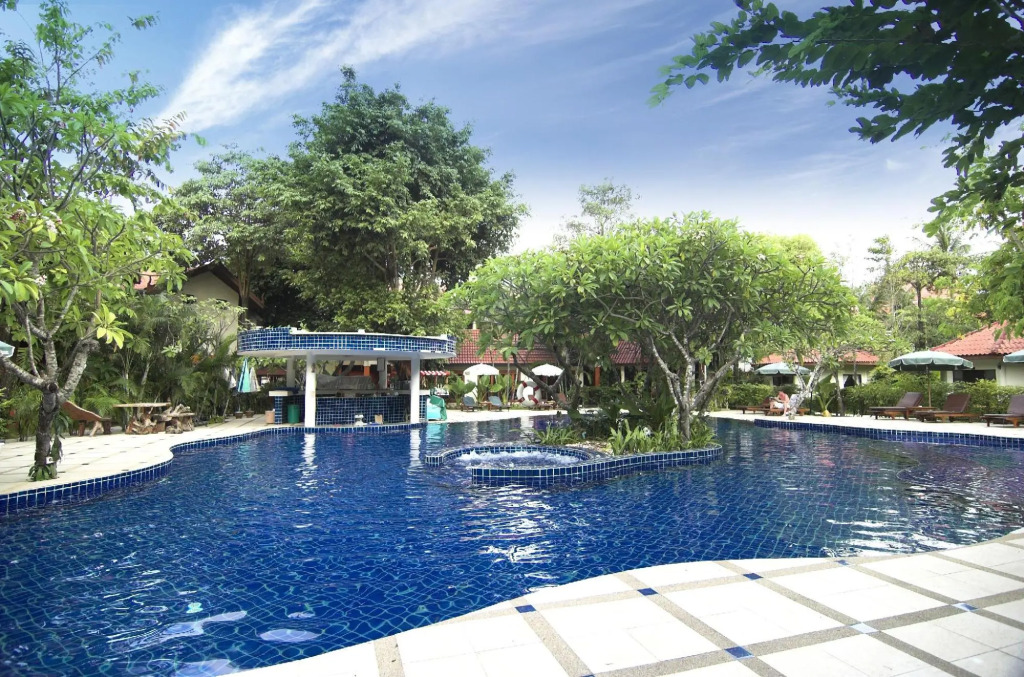 Phuket Leelavadee Hua Ting Resort