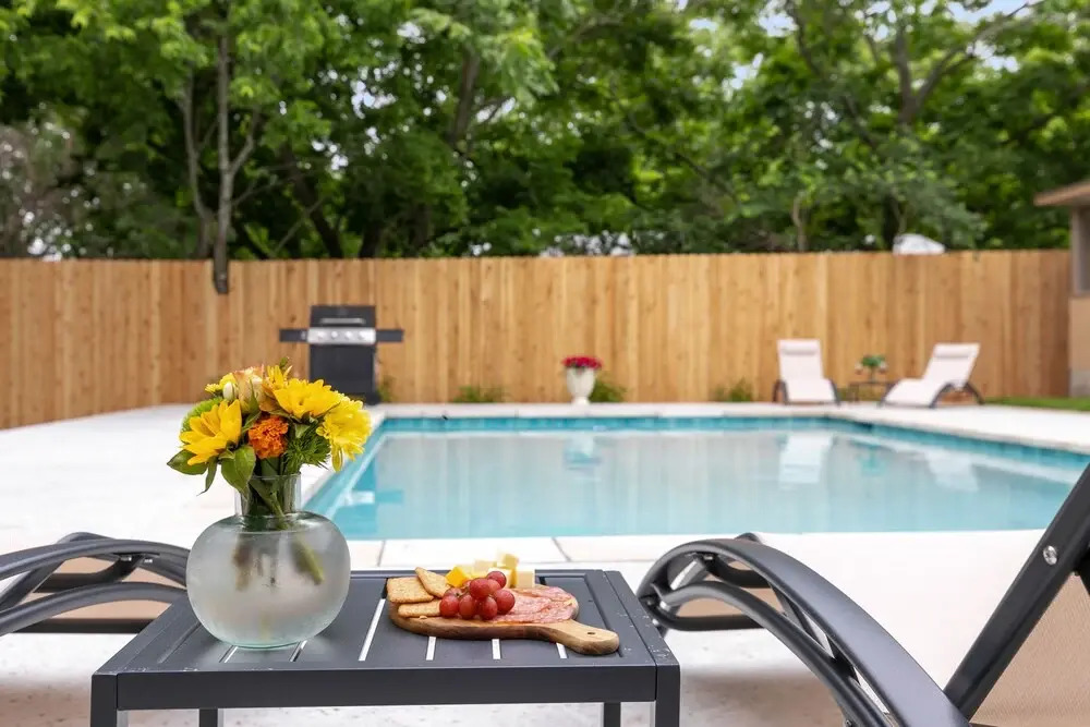 Luxury Haus Near Main St W/pool & Fire Pit