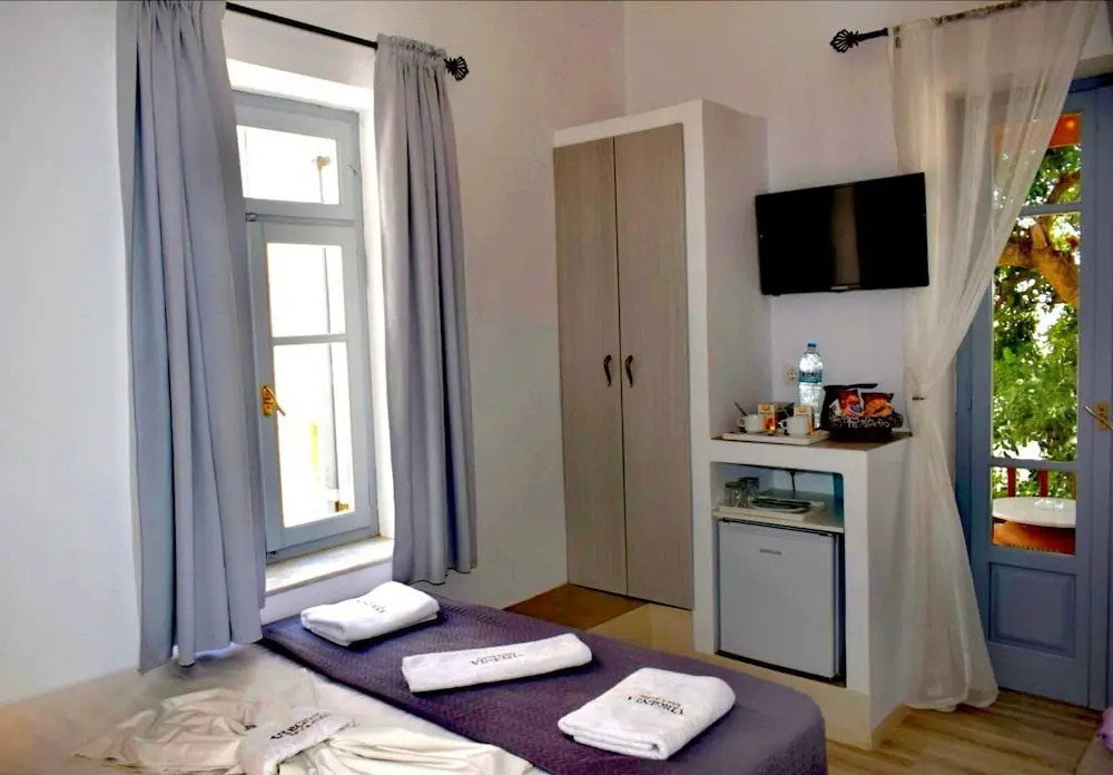Tinos Heritage Plateia