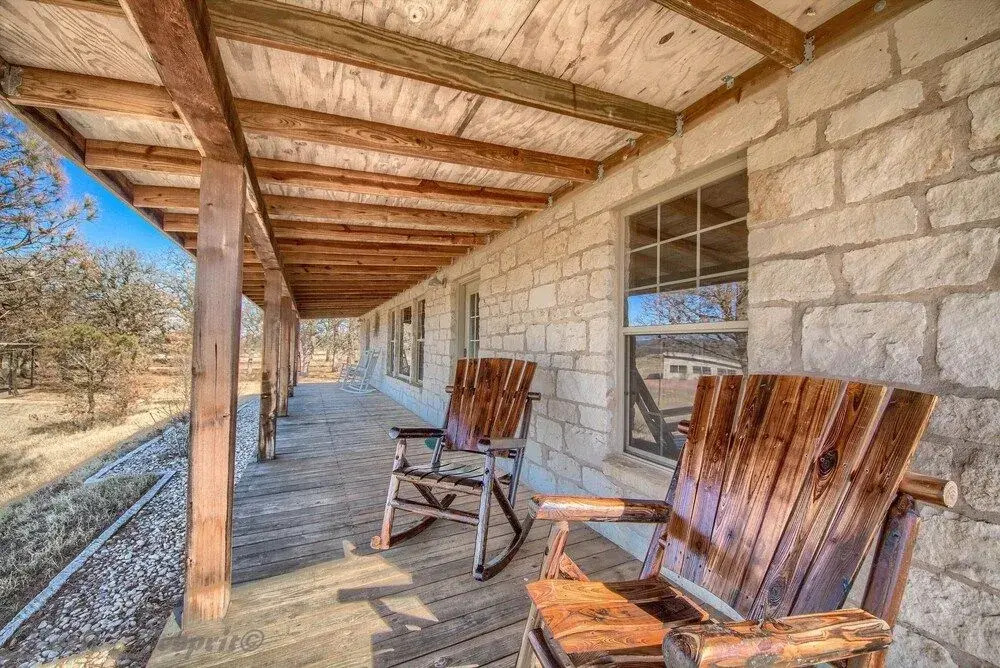Pecan Farm Haus 2 Bedroom Cottage by RedAwning