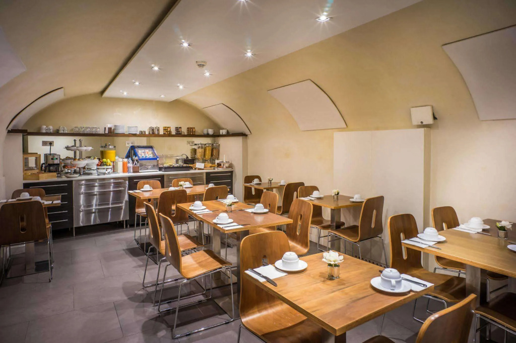 Art Hôtel Batignolles