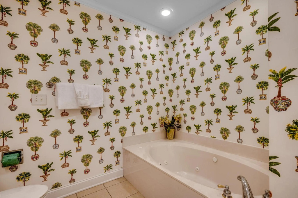 The Oasis, Oceanfront Home with Pool and Hot Tub