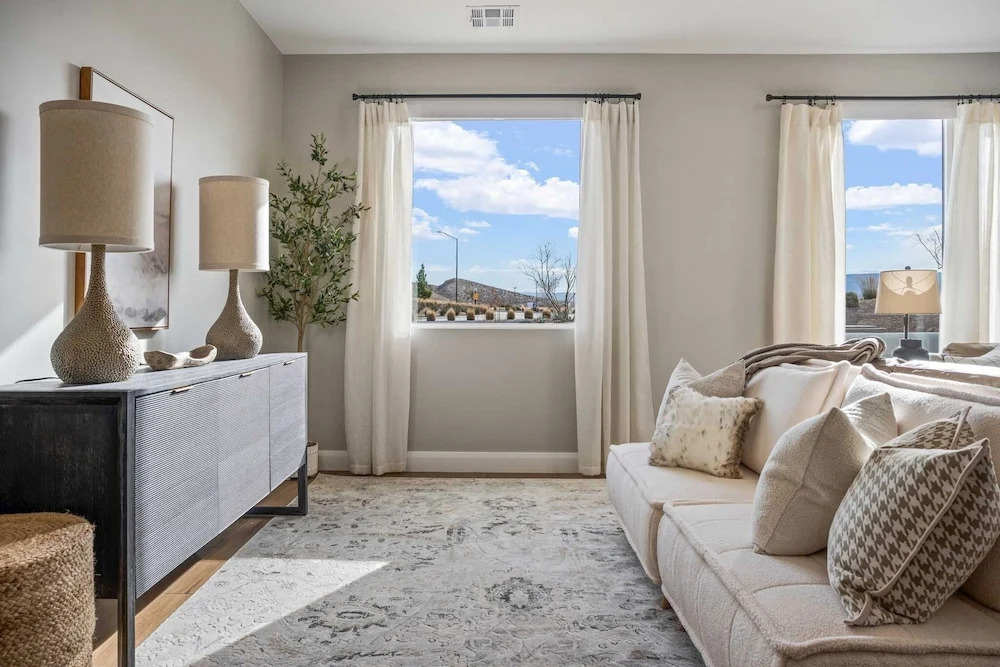 Rock Creek At Desert Color 5 Bedroom Townhouse