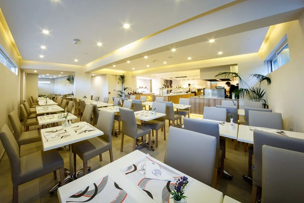 Porto Planos Beach Hotel