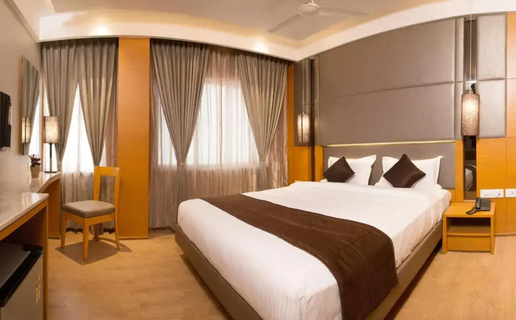 Sri Aadhish Grand Hotel