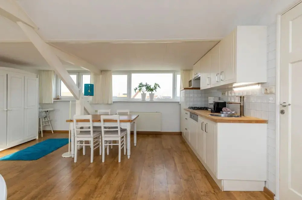 Bright Apartment Near Beach