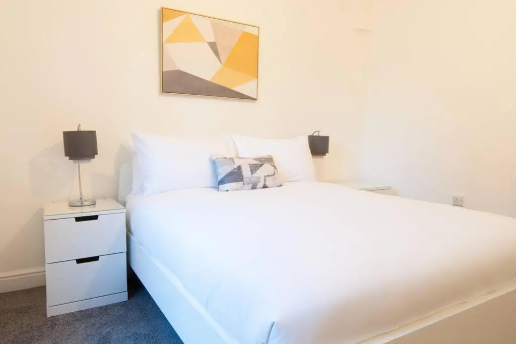 *NEW* Central Derby Apt, with Parking - Sleeps 6