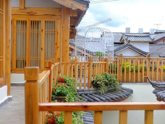 Huatian Yueshe Inn (Lijiang Chanmian)