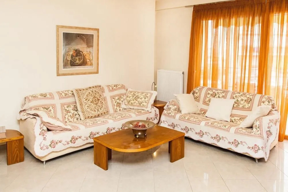 Spacious Apartment in Neos Kosmos