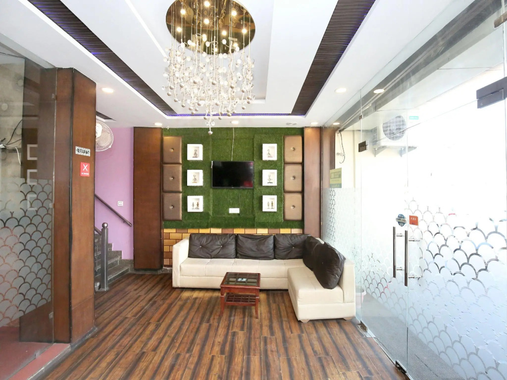 OYO 5691 Hotel Eurasia